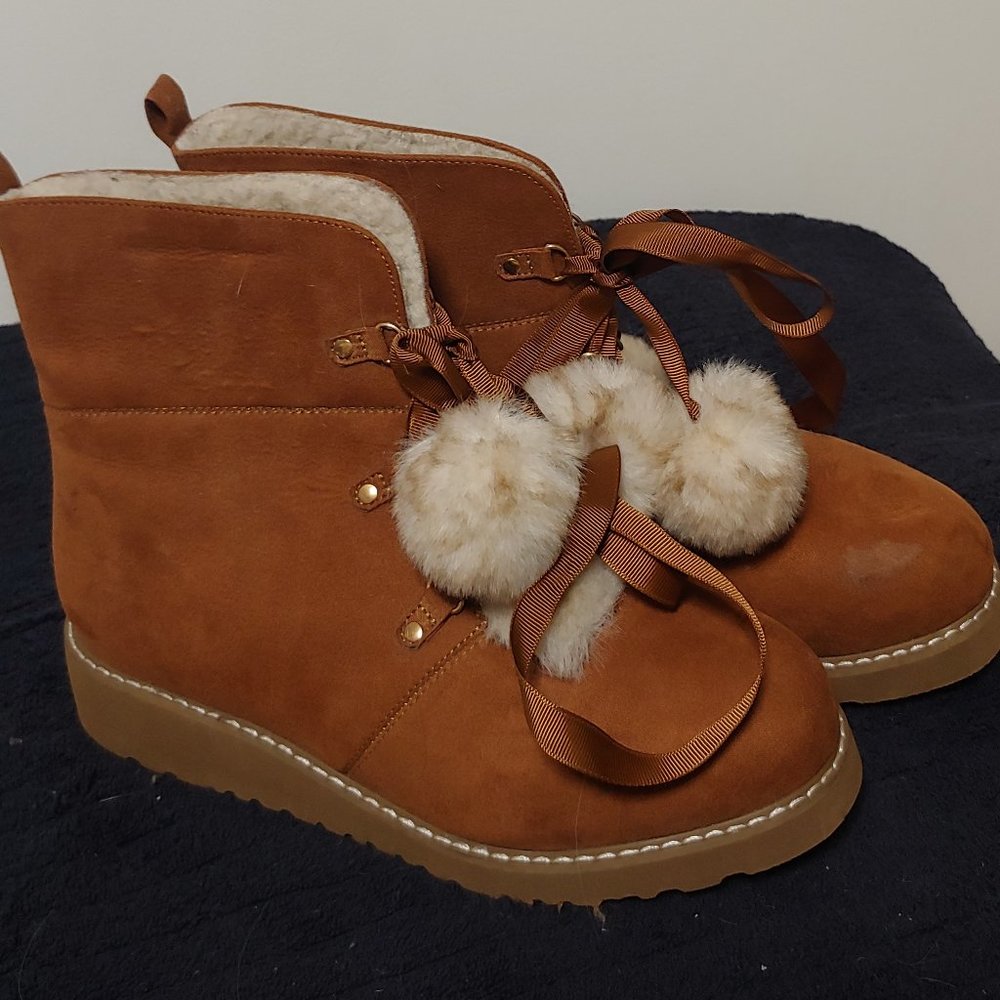Justfab pom pom boots size 8.5